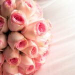 pink-and-white-roses-bouquet-3608751